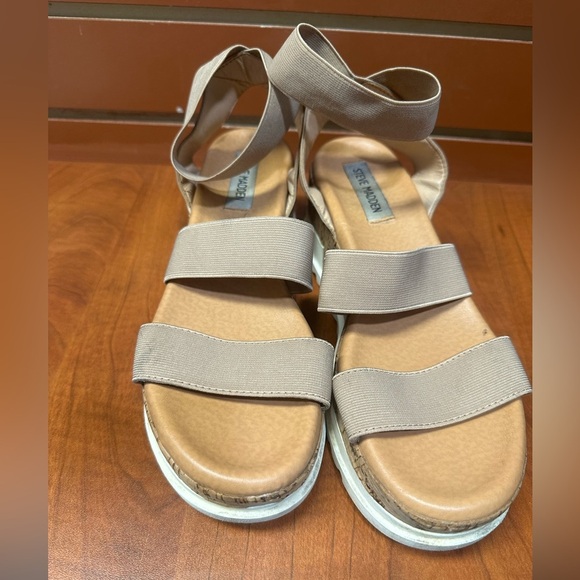 Steve Madden Beige Platform Sandals - Picture 3 of 9